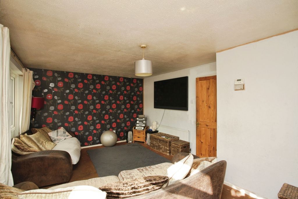 Property photo 3 of 10 Image 2