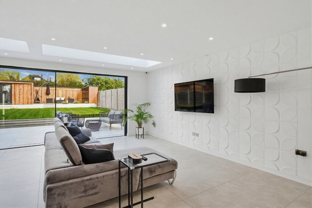 Property photo 3 of 35 Picture No. 22