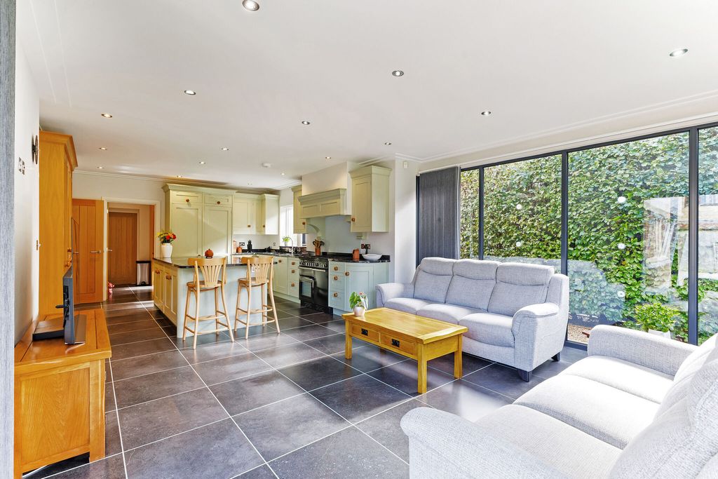 Property photo 3 of 14