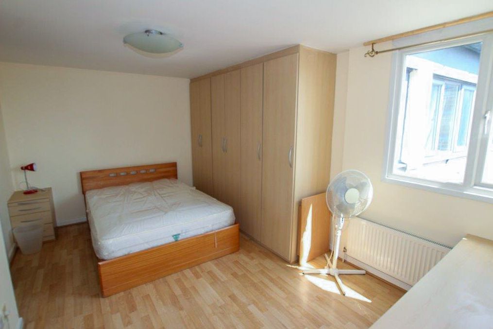 Property photo 2 of 9 Img_2384_Lge-2