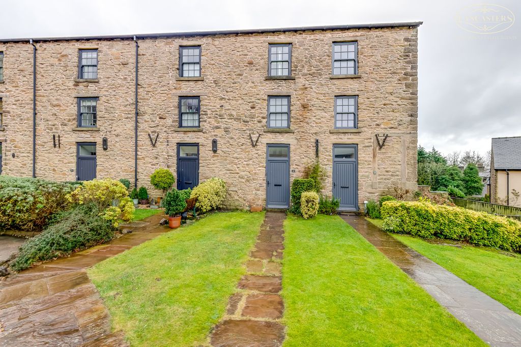 Property photo 1 of 22 Front