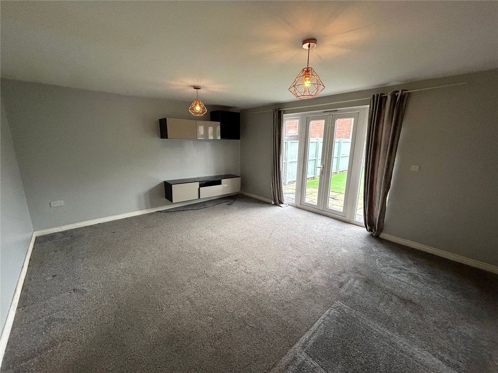Property photo 3 of 14 Living Room