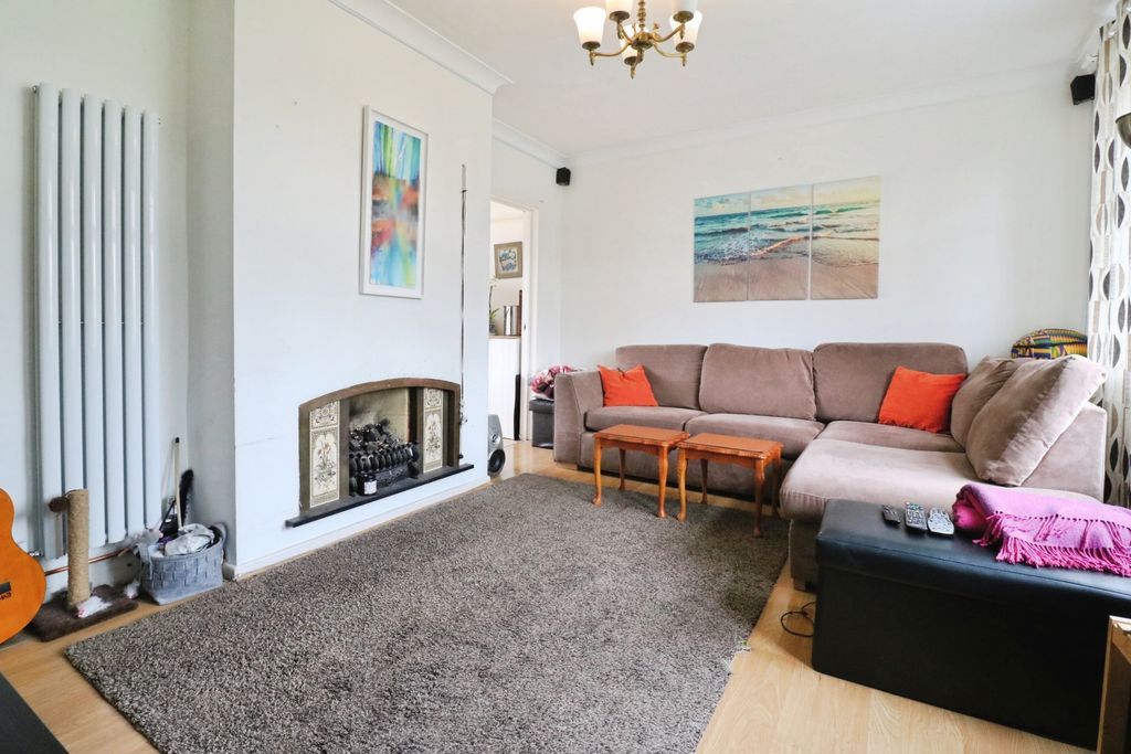 Property photo 3 of 15 Photo 8