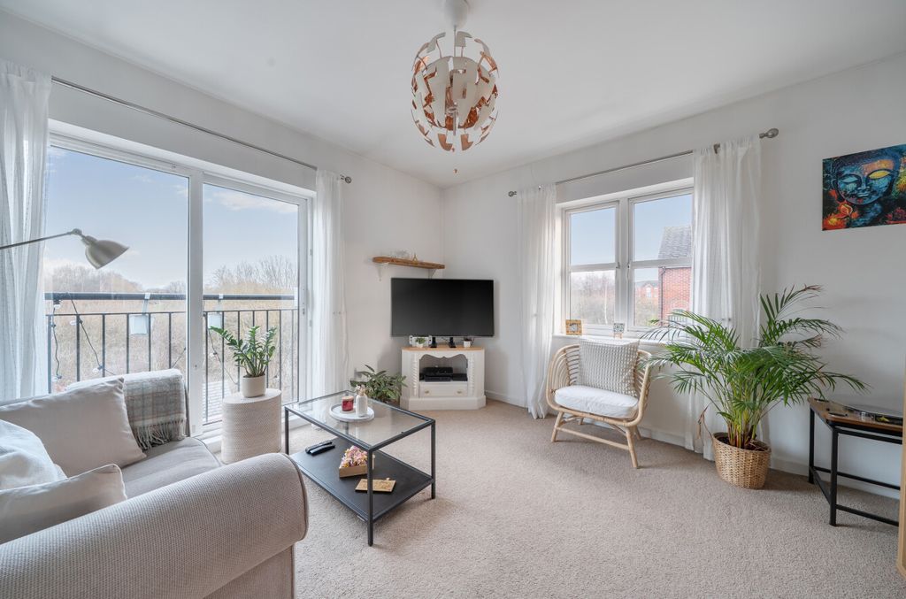 Property photo 2 of 11 1400396-4-6967F7d...