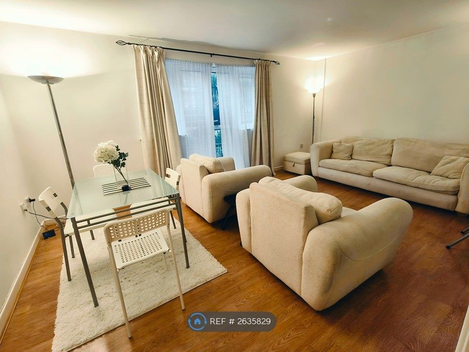 Property photo 1 of 15 Lounge