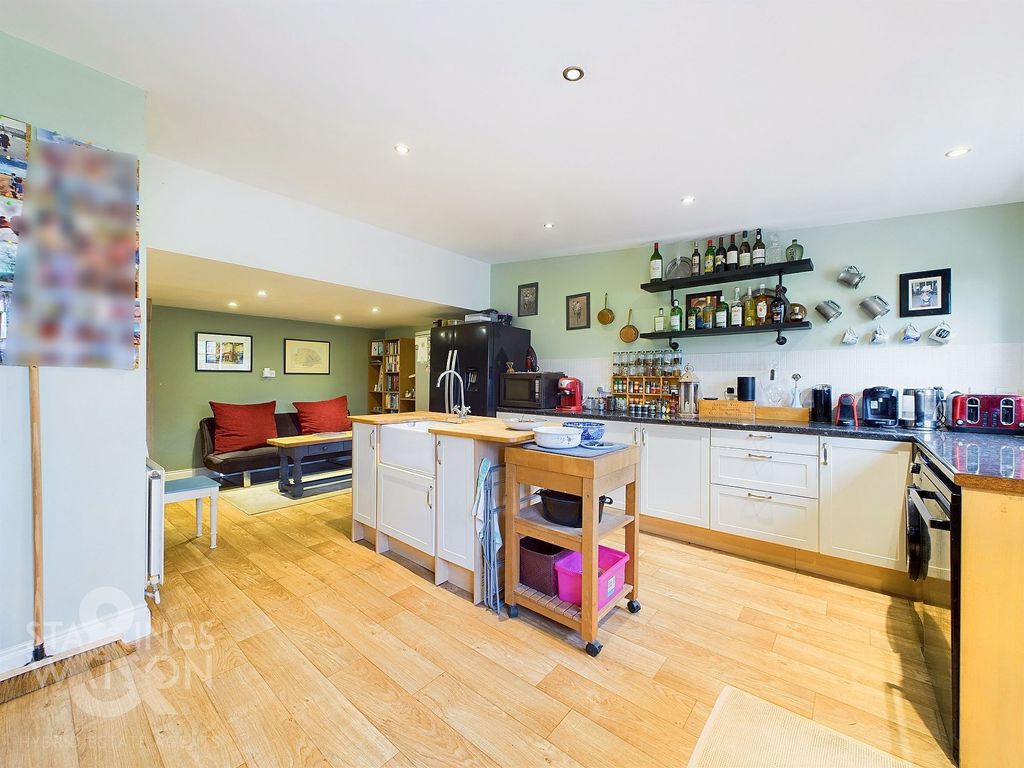 Property photo 3 of 34