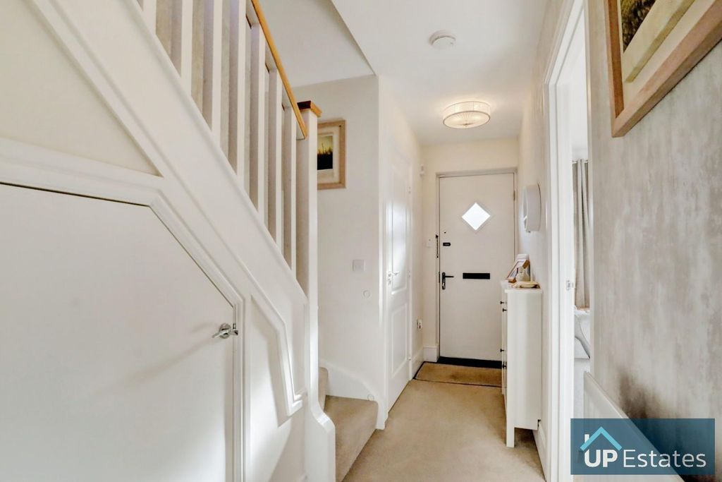 Property photo 3 of 18 Hallway