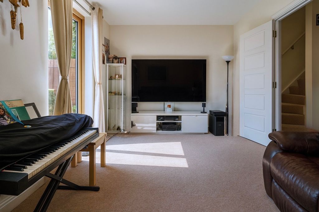 Property photo 2 of 19