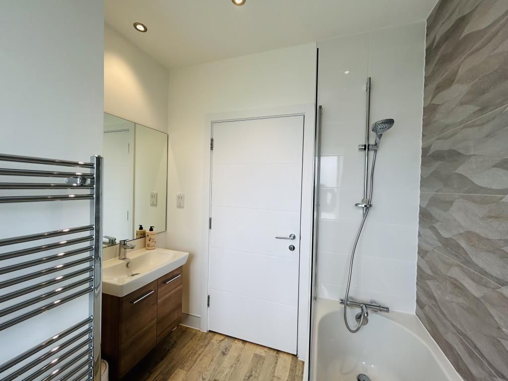 Property photo 3 of 12 Bathroom