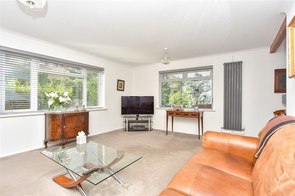 Property photo 1 of 14 Lounge