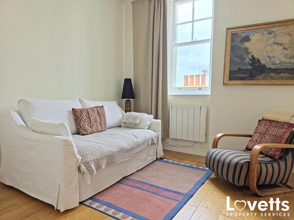 Property photo 3 of 11 Living Room