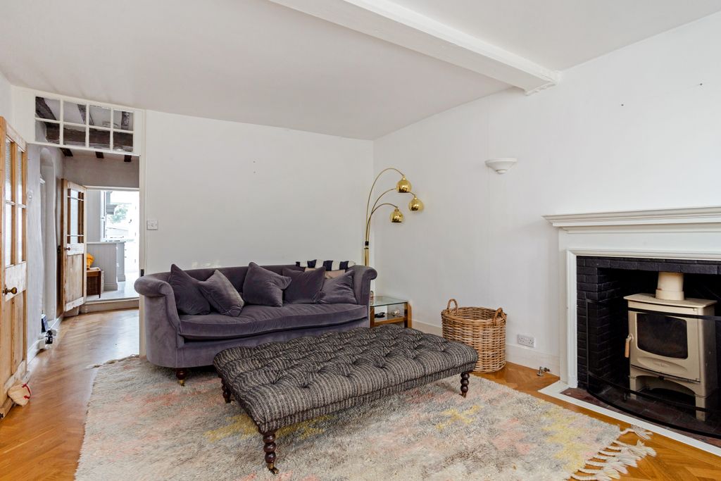 Property photo 2 of 13 Shelley Cottage, West Street, Marlow, Buckinghamshire, Sl7 2Bu