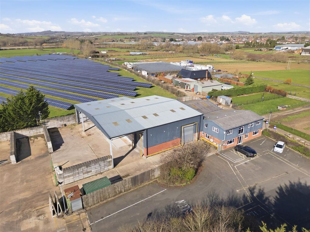 Property photo 3 of 12 Offenham Road 2171-7.Jpg