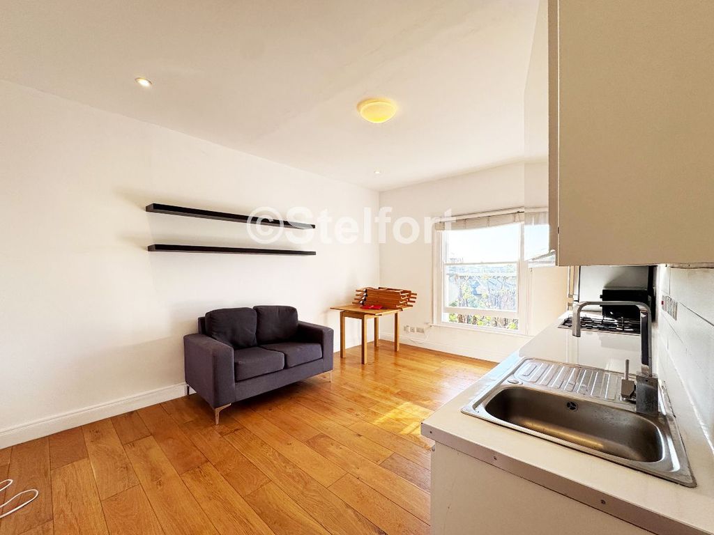 Property photo 2 of 8