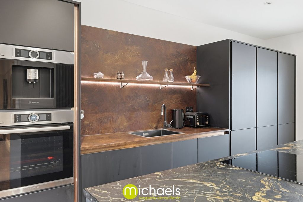 Property photo 3 of 31