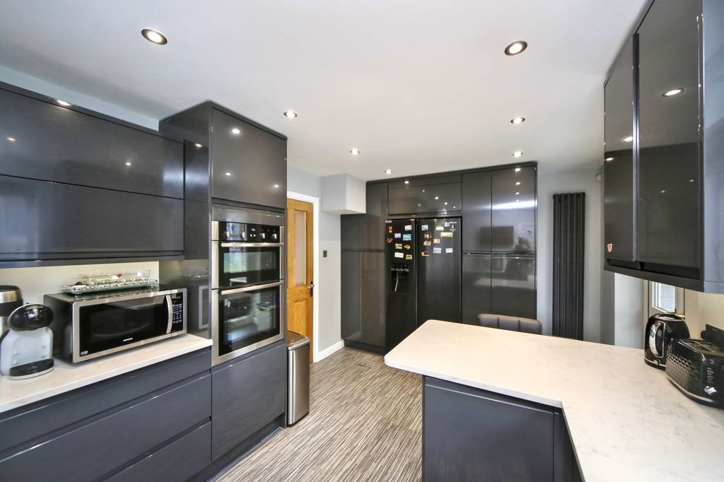 Property photo 3 of 32