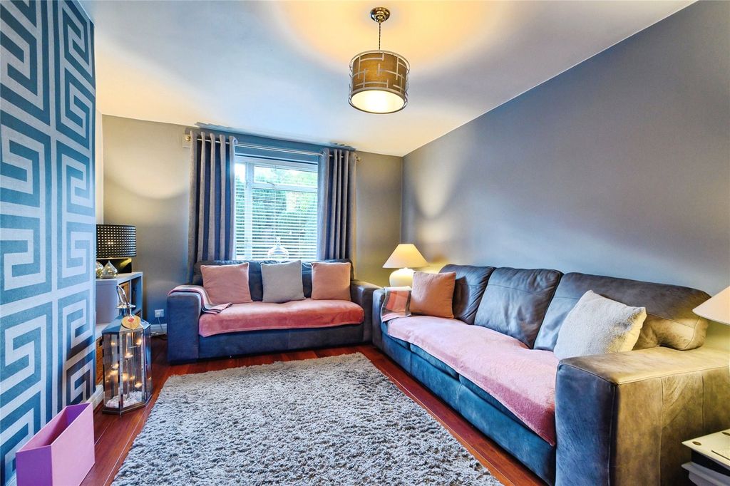 Property photo 1 of 19 Lounge