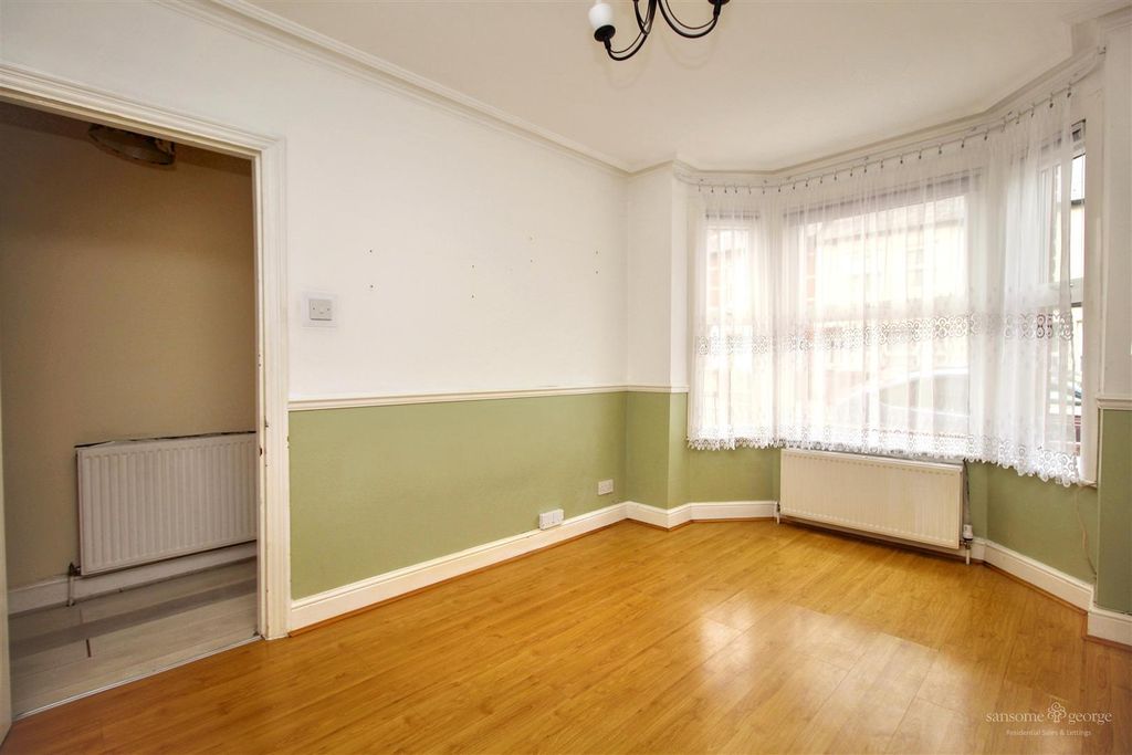 Property photo 3 of 17 Living Room