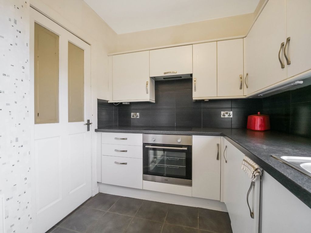 Property photo 3 of 12 Kitchen