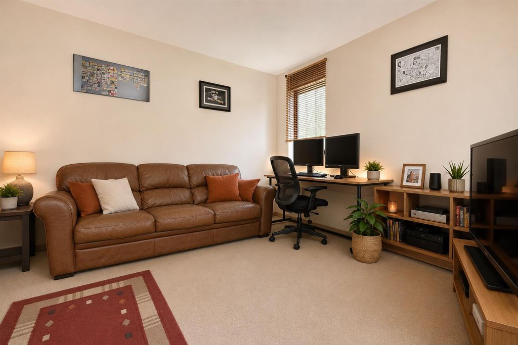 Property photo 2 of 6 Lounge.Png