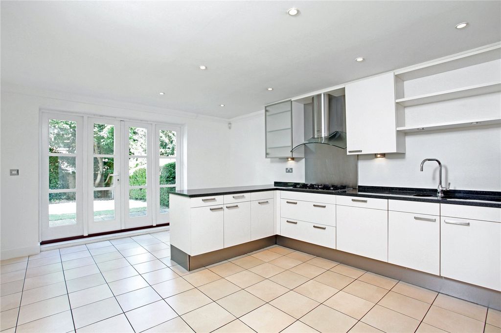 Property photo 3 of 16 Kitchen