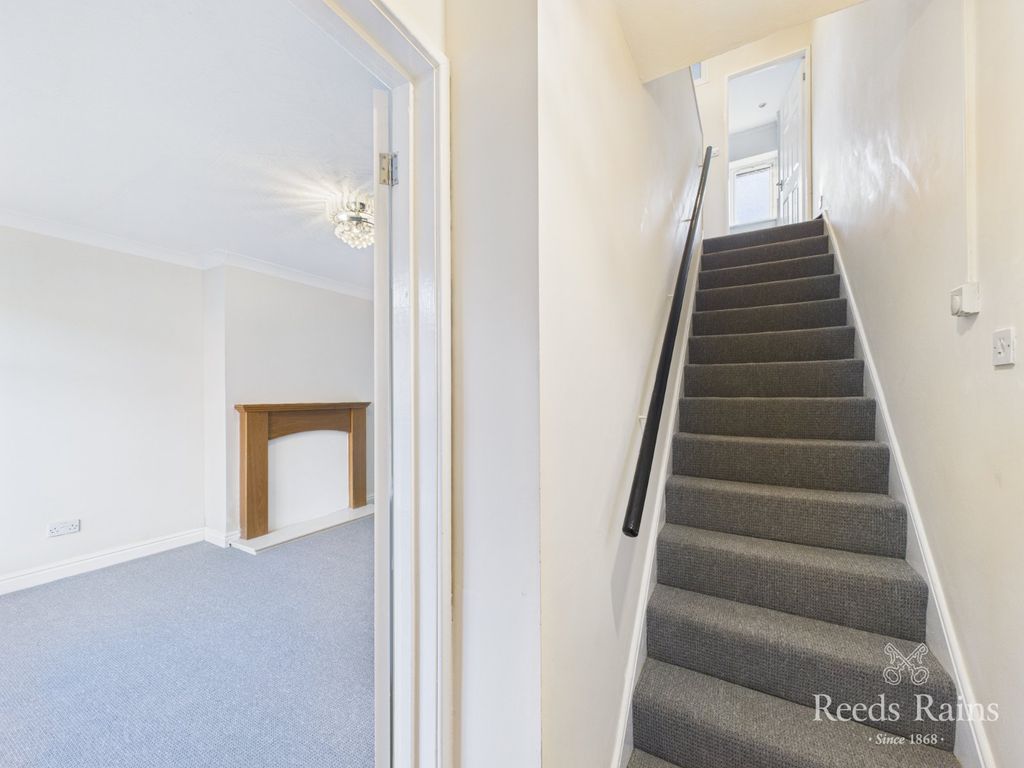 Property photo 3 of 19 Entrance Hall