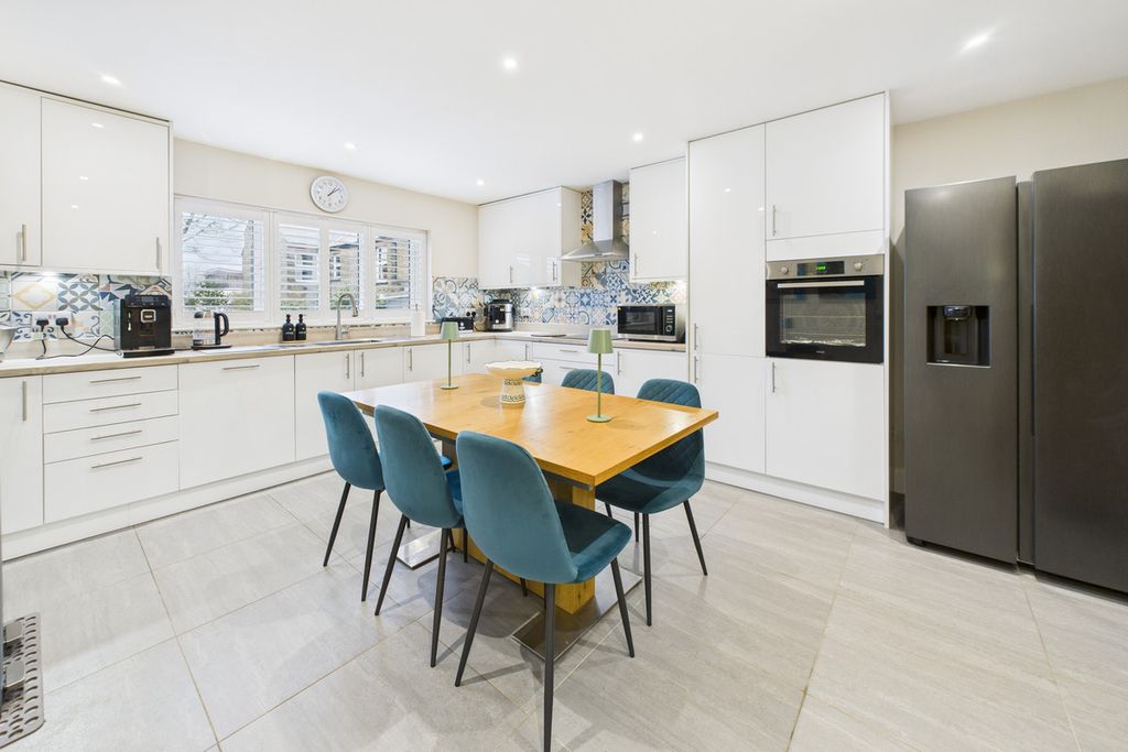 Property photo 3 of 25