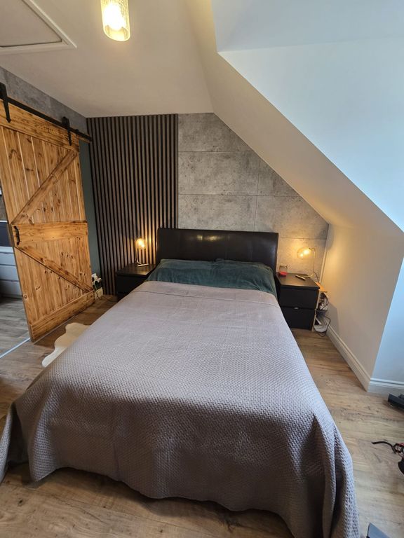 Property photo 3 of 37 Principal Bedroom