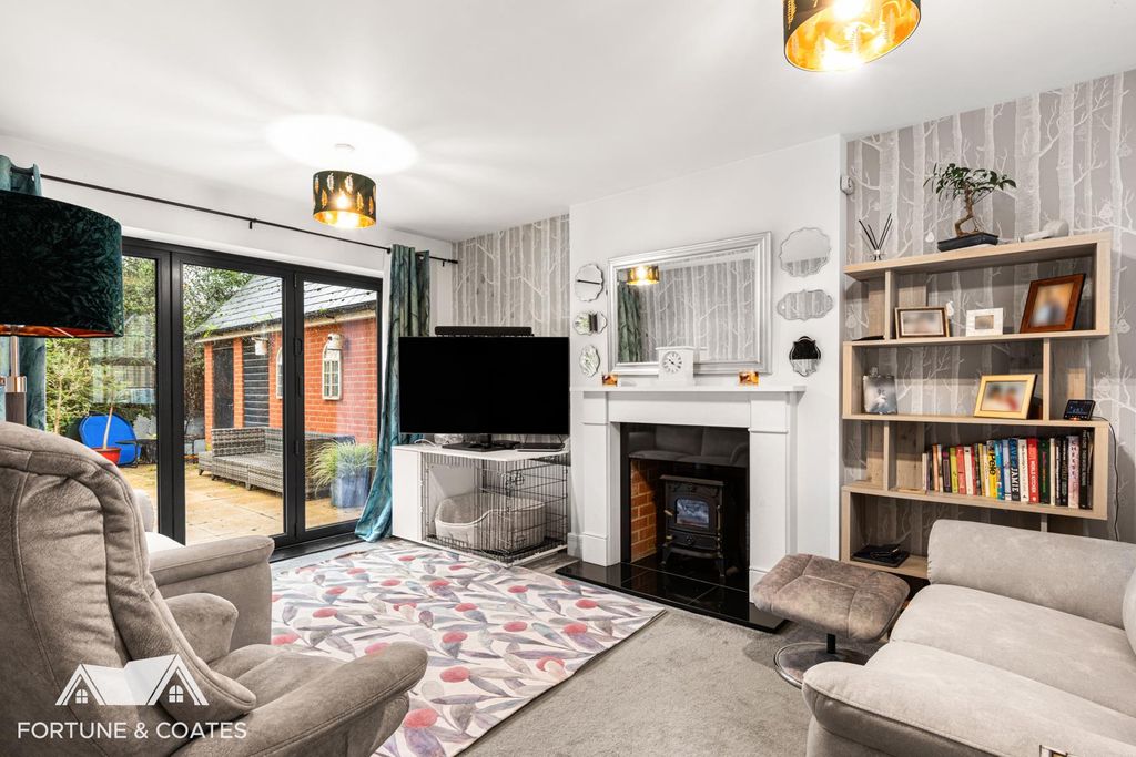 Property photo 2 of 26 Mulberrygardens_1.Jpg