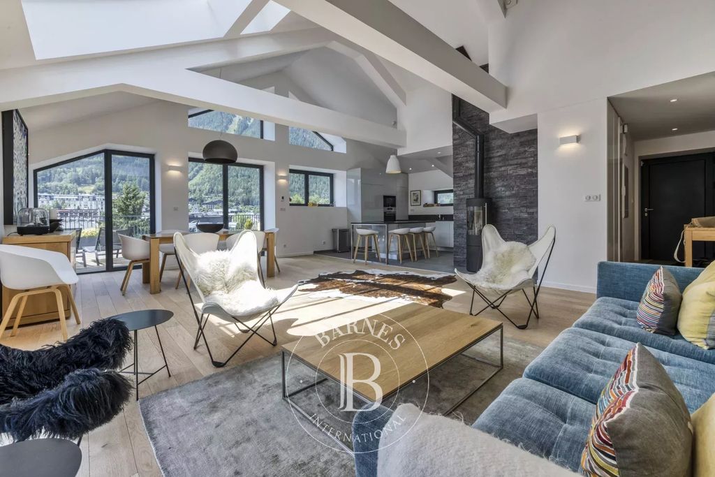 Property photo 2 of 27