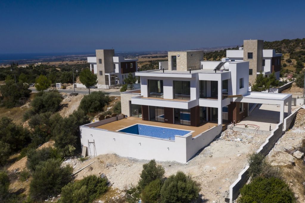 Property photo 2 of 23