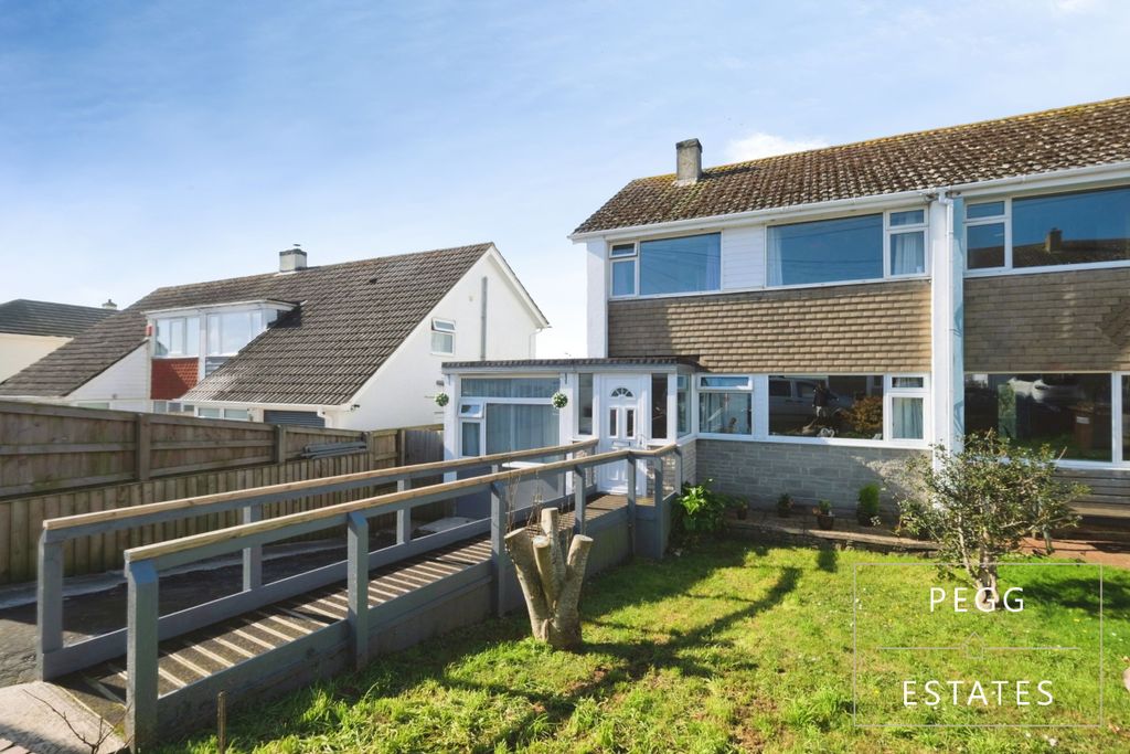 Property photo 1 of 32