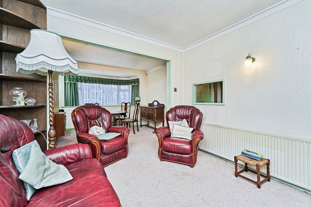 Property photo 3 of 17 Photo