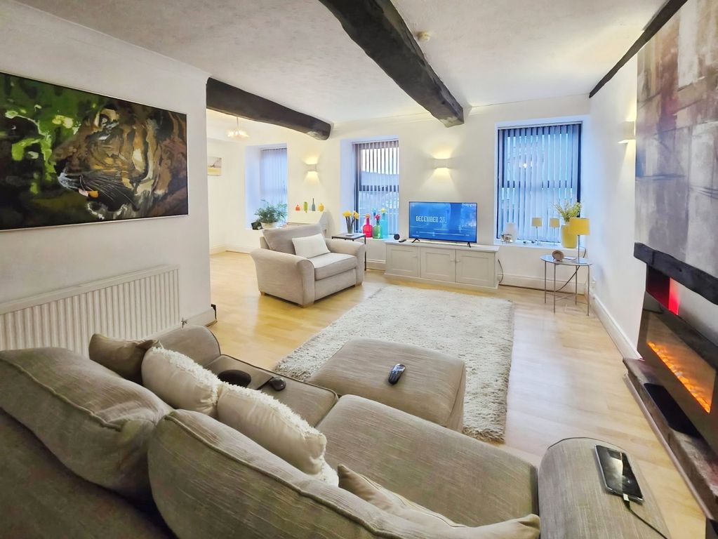 Property photo 3 of 14 Whole Living Room