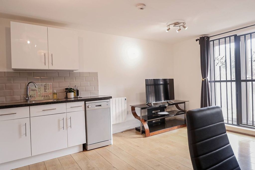 Property photo 3 of 36