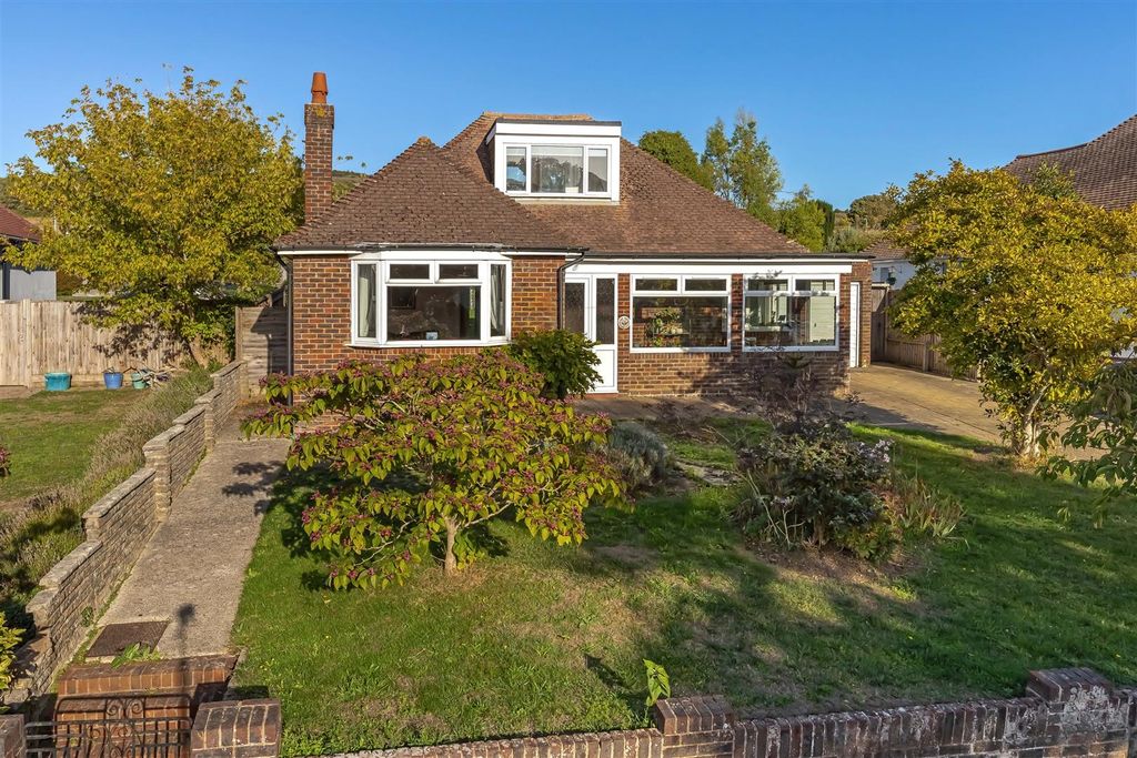 Property photo 1 of 17 Sullington Gardens_23.Jpg