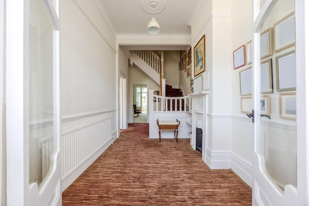 Property photo 3 of 37 Entrance