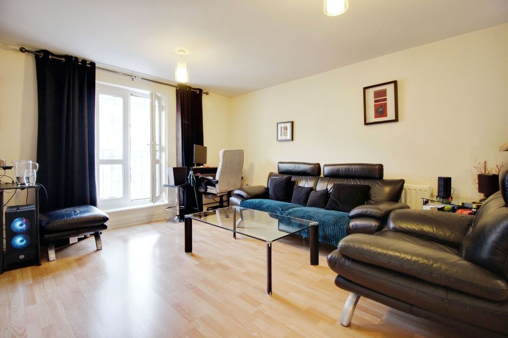 Property photo 2 of 8