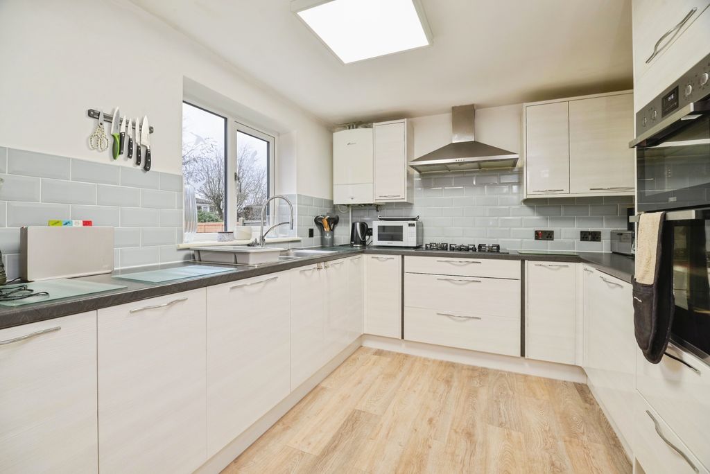 Property photo 3 of 18 Dsc_5451