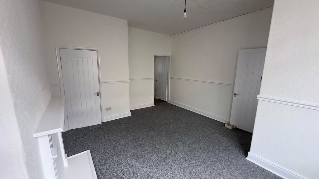 Property photo 2 of 12 Picture No. 24