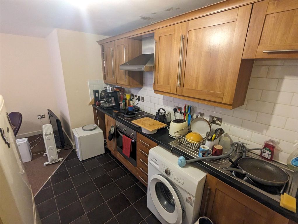 Property photo 3 of 7 Kitchen