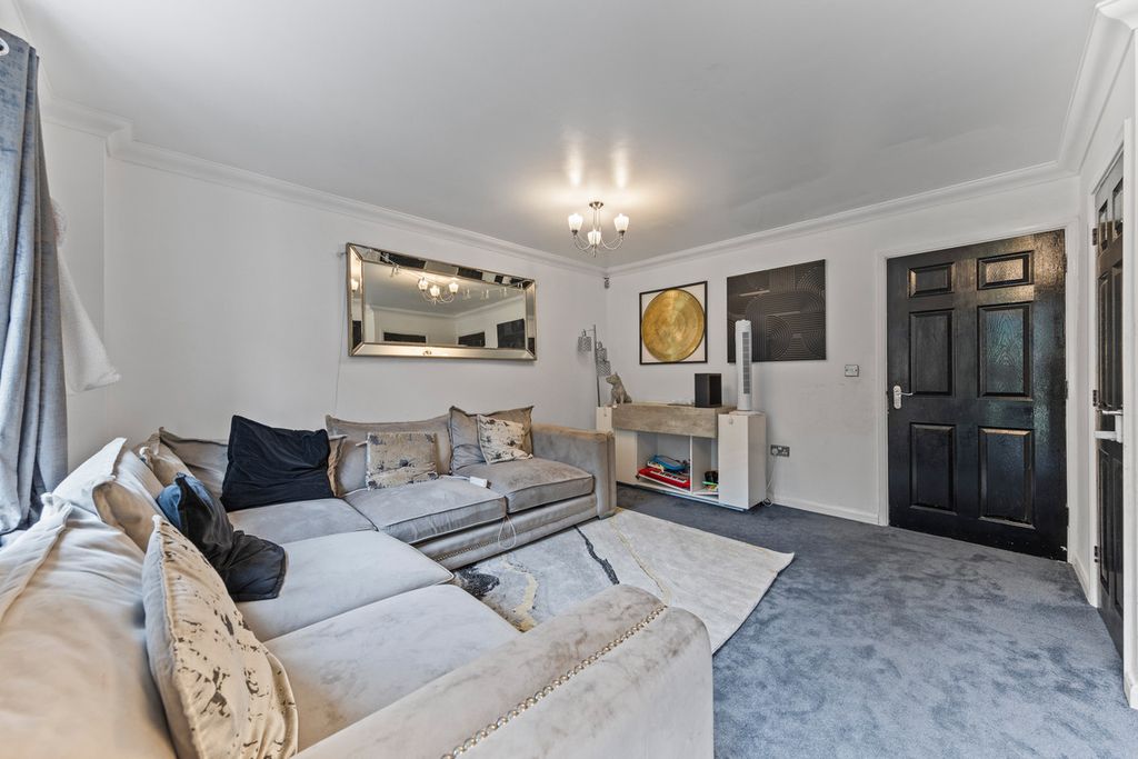 Property photo 1 of 28