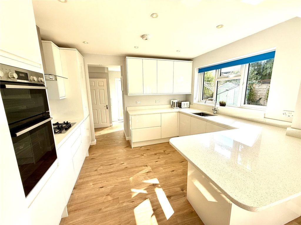 Property photo 3 of 17 Kitchen