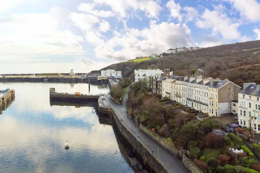 Property photo 3 of 49