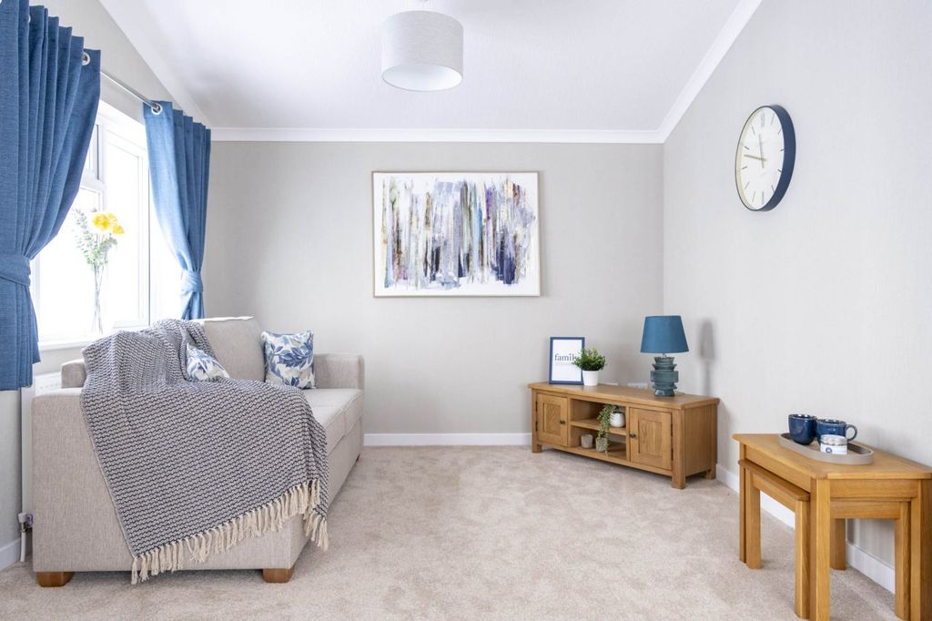 Property photo 2 of 17 Omar Westbury 4 Frances Way 5.Jpg