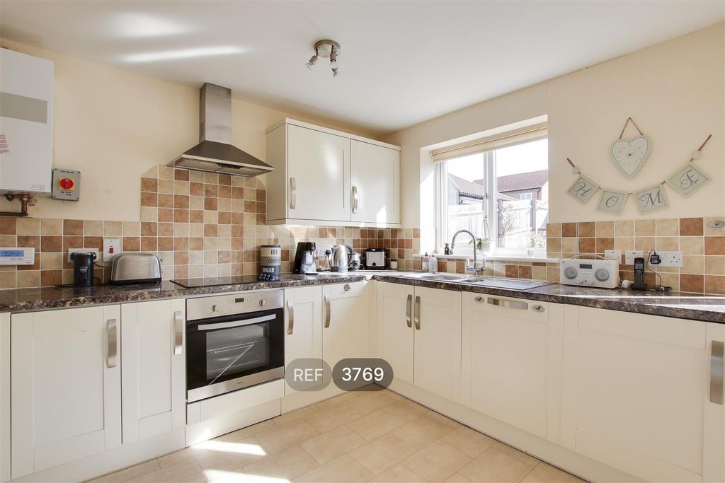 Property photo 2 of 21 Kitchen