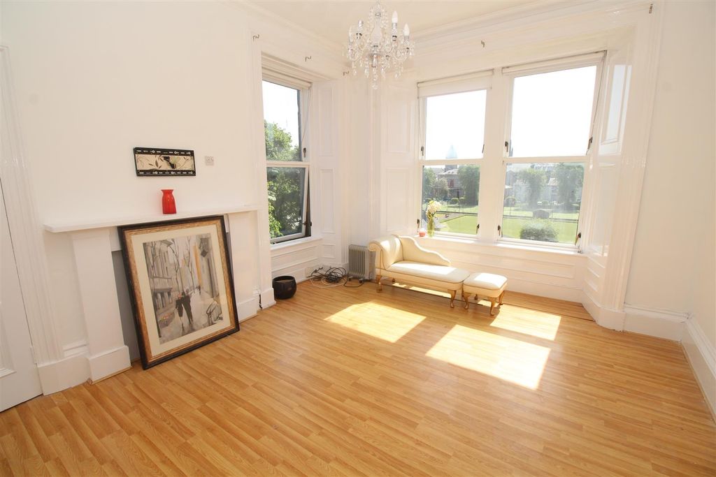 Additional image 7 of 4 bed flat for saleArdgowan Square, Greenock PA16