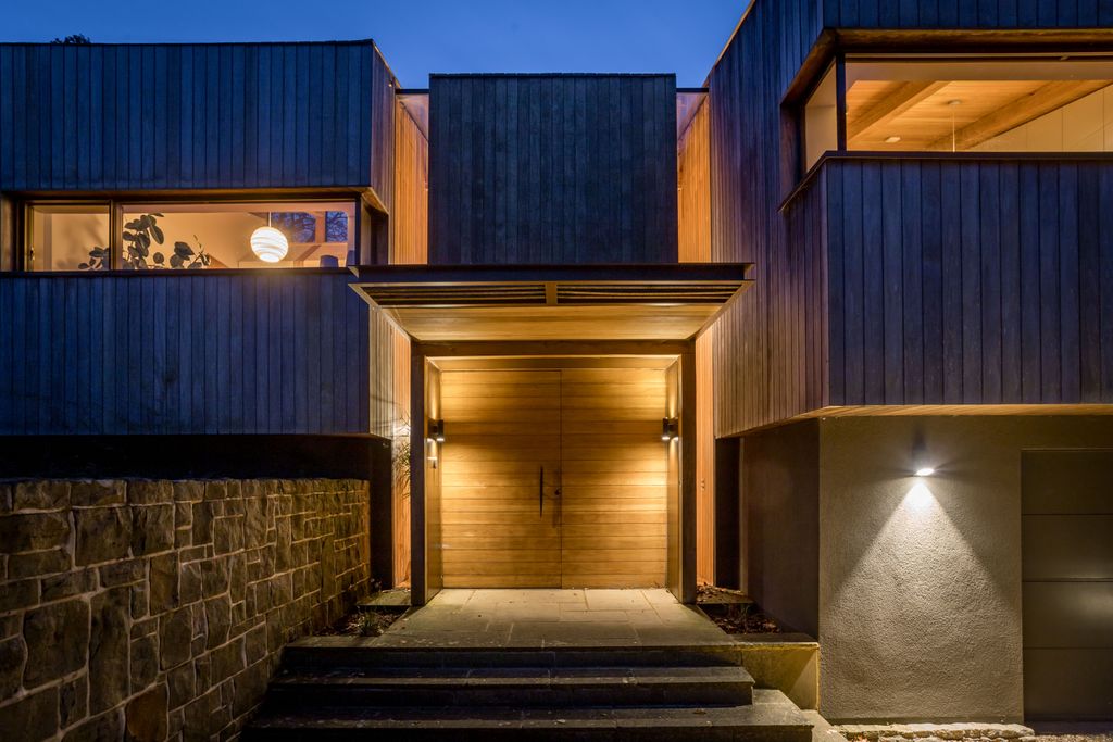 Property photo 2 of 27