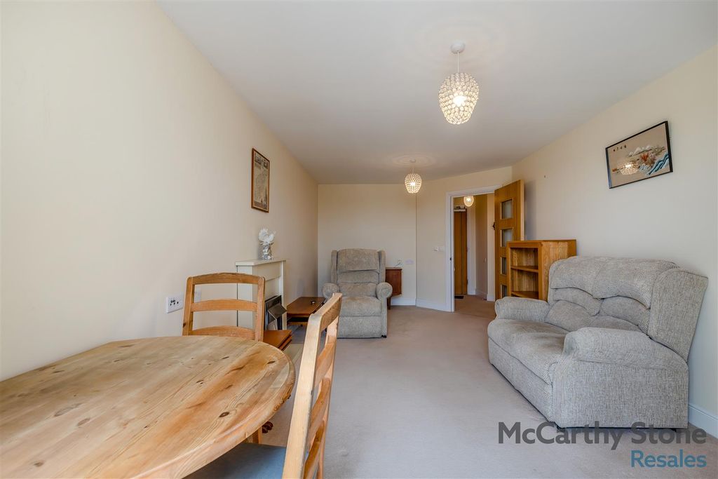 Property photo 3 of 25 8699978-Interior14.Jpg