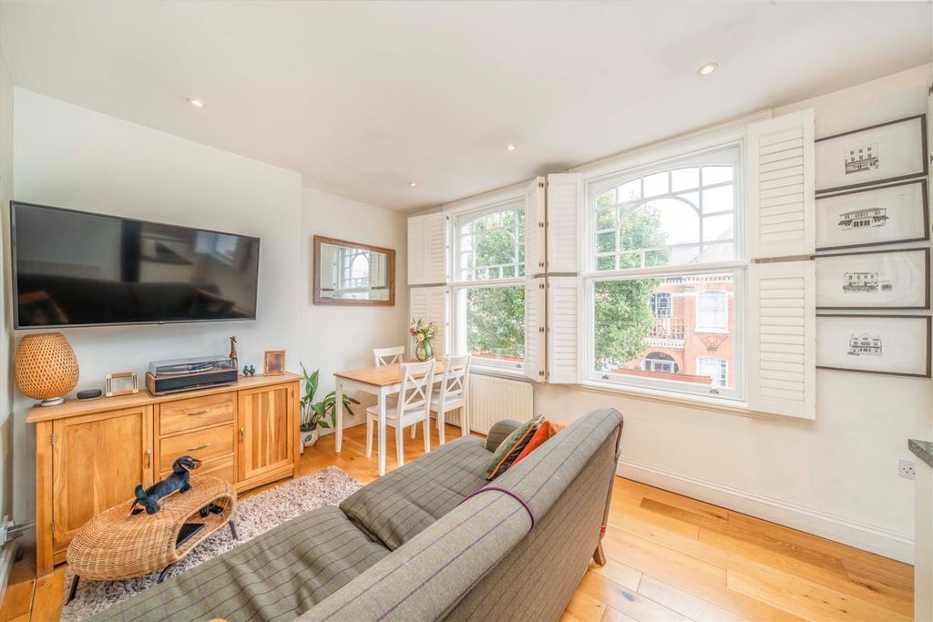 Property photo 2 of 8